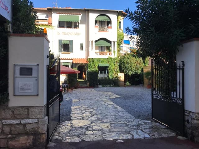 Hôtels Pas Chers et Campings à Antibes